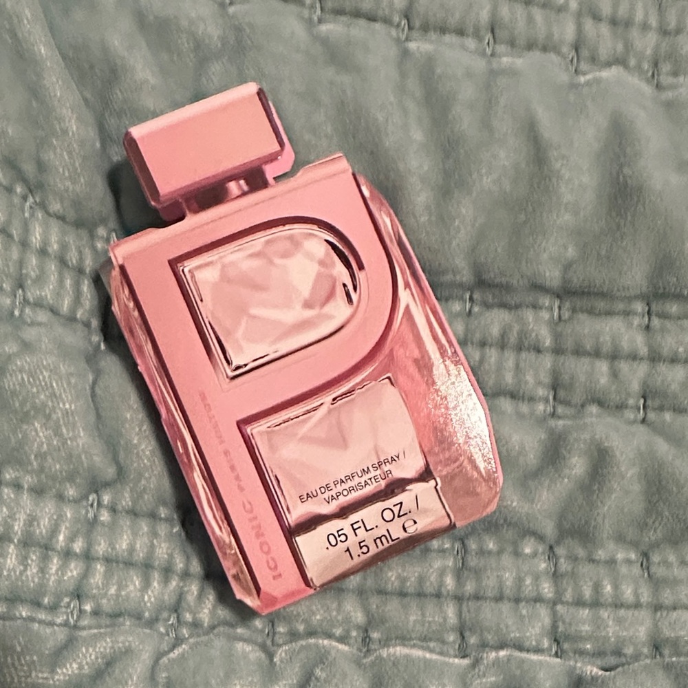 4/$15 Paris Hilton Iconic Sample